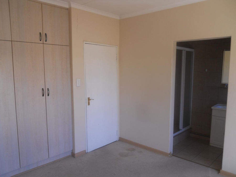 To Let 3 Bedroom Property for Rent in Langenhovenpark Free State